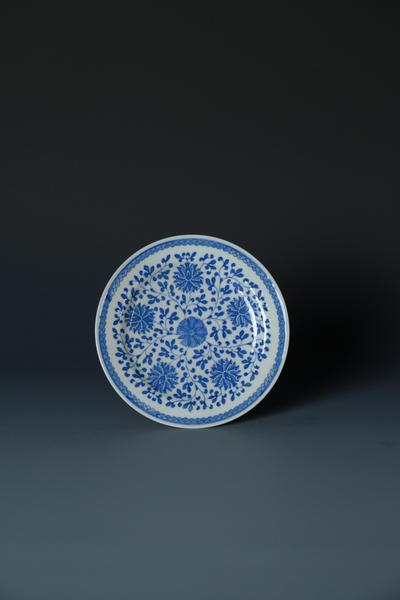 中国美術 青花 纏枝蓮花紋 折口盤(A684) 旧藏明宣德款青花缠枝莲纹盘