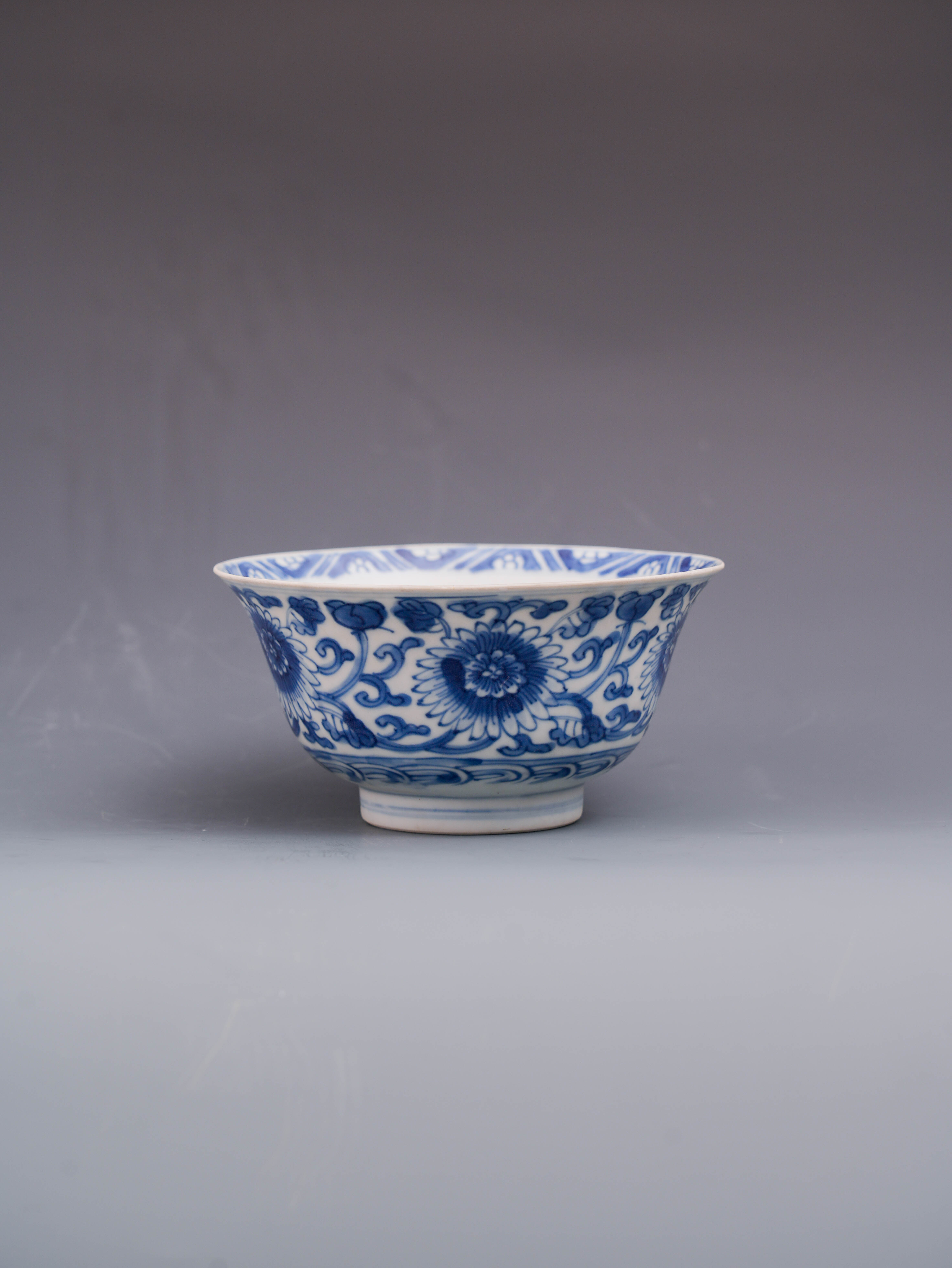青花缠枝菊花纹碗（1） - 景德镇外销瓷博物馆