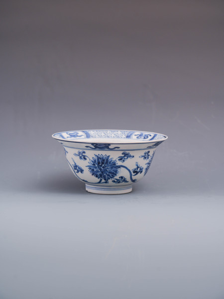 青花缠枝莲纹碗(2) - 景德镇外销瓷博物馆