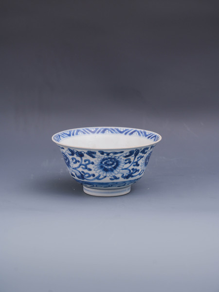 青花缠枝菊花纹碗(2 - 景德镇外销瓷博物馆