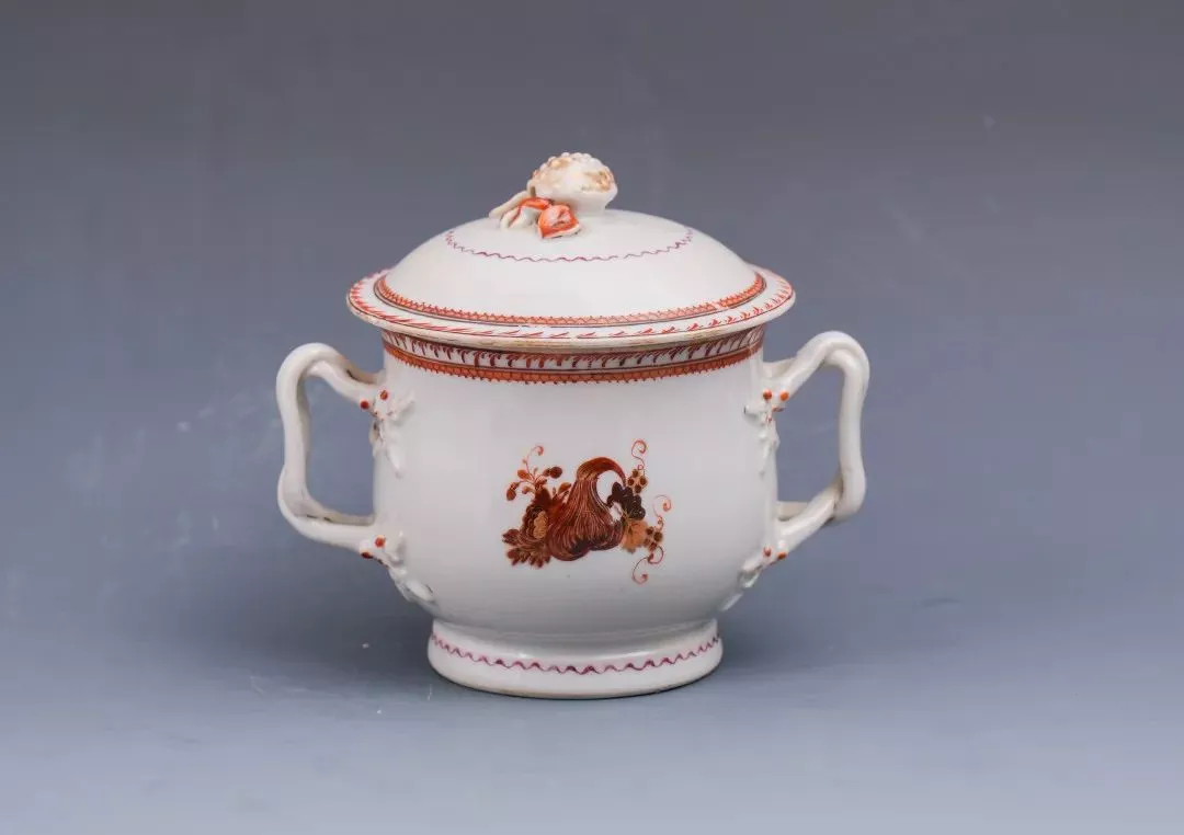 馆藏档案| 清·乾隆广彩人物风景茶壶- 景德镇外销瓷博物馆