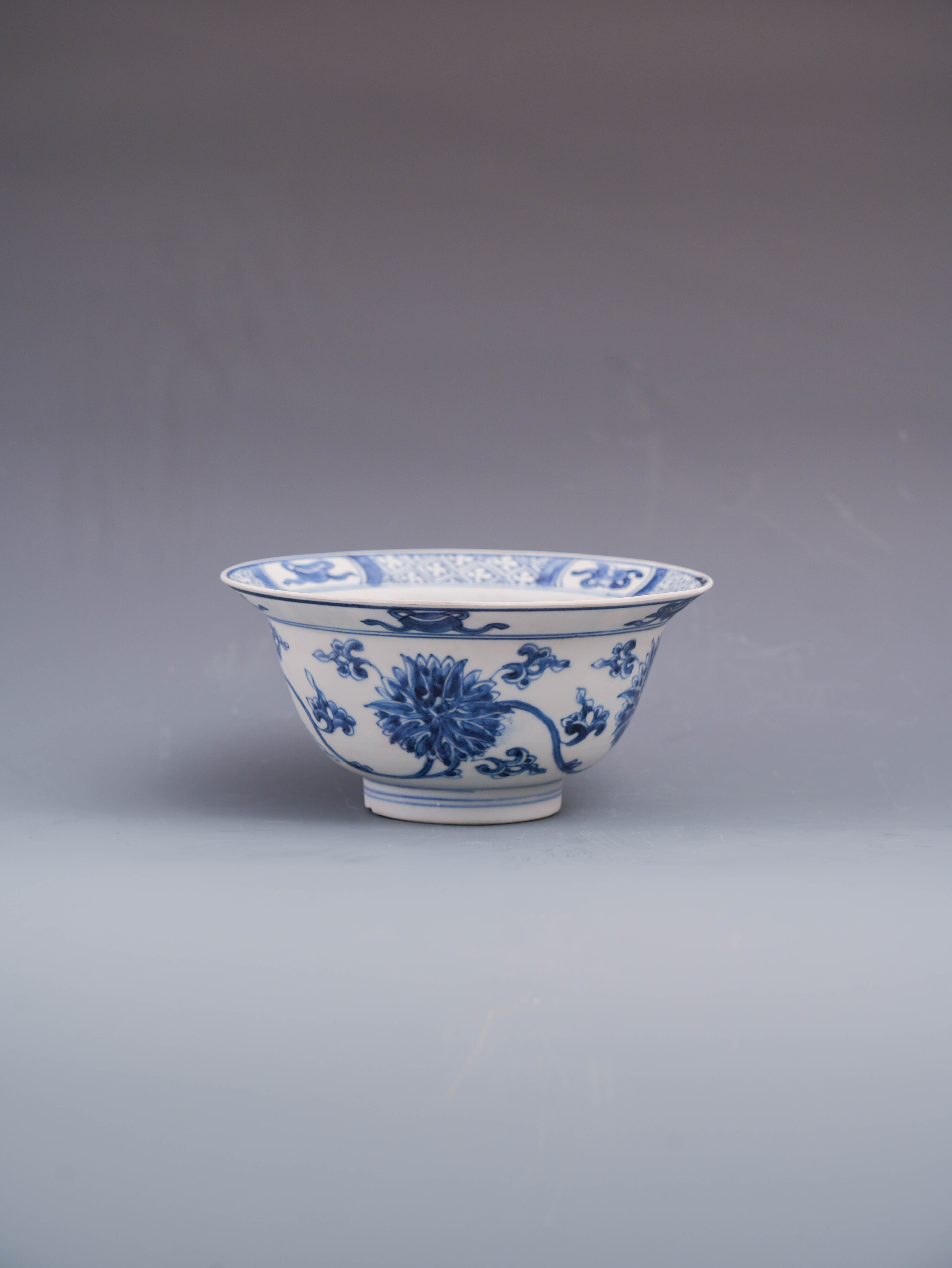青花缠枝莲纹碗（1） - 景德镇外销瓷博物馆